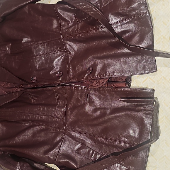 Women's Burgundy Leather Jacket This Jacket Is Absolutly Beautiful ! - Picture 3 of 10